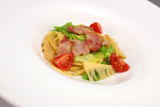 谷川ベーコンと春キャベツと筍のパスタ