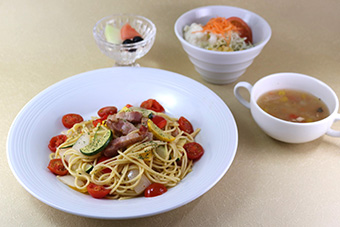 谷川ベーコンと夏野菜のパスタセット