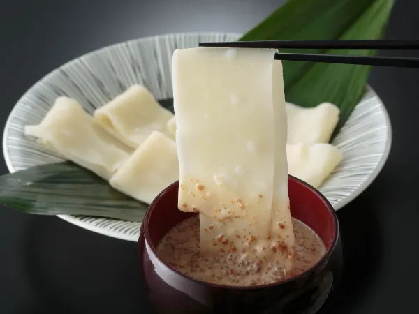 群馬県名物ひもかわうどん　胡麻胡桃たれ（冷製）