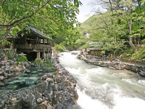 宝川温泉
