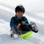 ゴールデンウィーク期間は特別！敷地内の「水芭蕉」まで無料送迎！＆雪？！