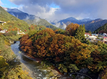 2023年10月22日「初冠雪の谷川岳を諏訪峡から望む」