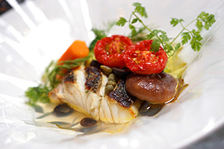 本日入荷のお魚香草蒸しサフラン風味