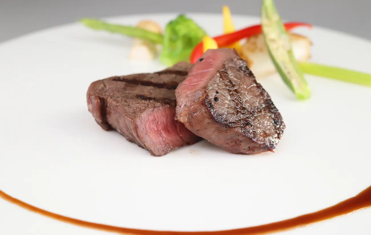 上州牛ランプ肉の網焼き　シャリアピンソース 