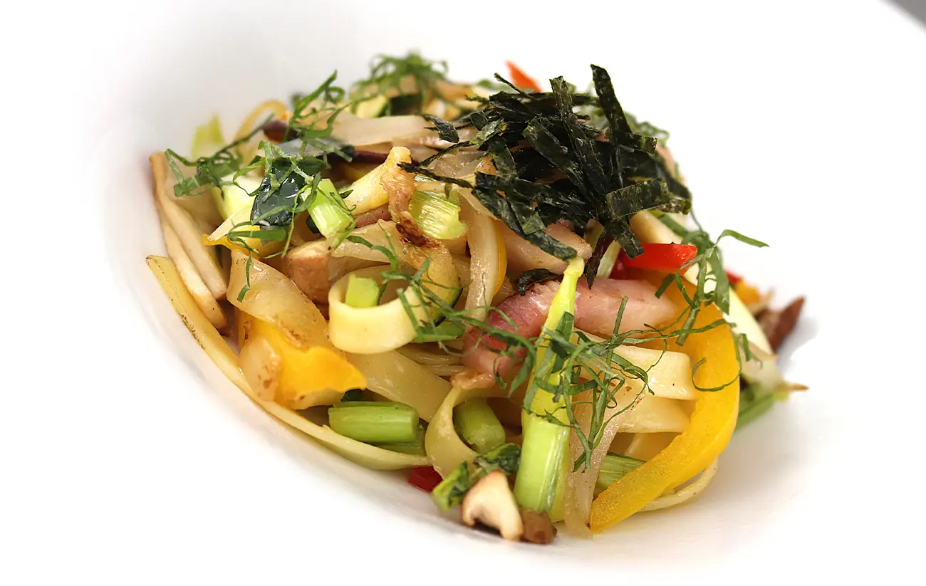 谷川ベーコンと高原野菜の和風パスタ