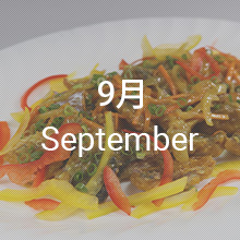 舞茸ご飯、豚の山賊焼き、サバのエスカベッシュ　カレー風味、バナナショートケーキ、バナナムース
