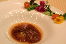 っくり煮込んだフカヒレの姿煮 たらば蟹と野菜のリゾット添え