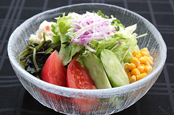 サラダ 600円