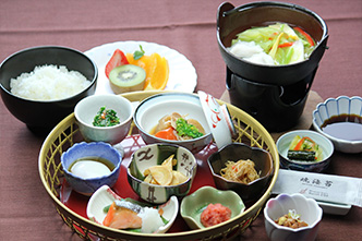和朝食「彩り花篭御膳」