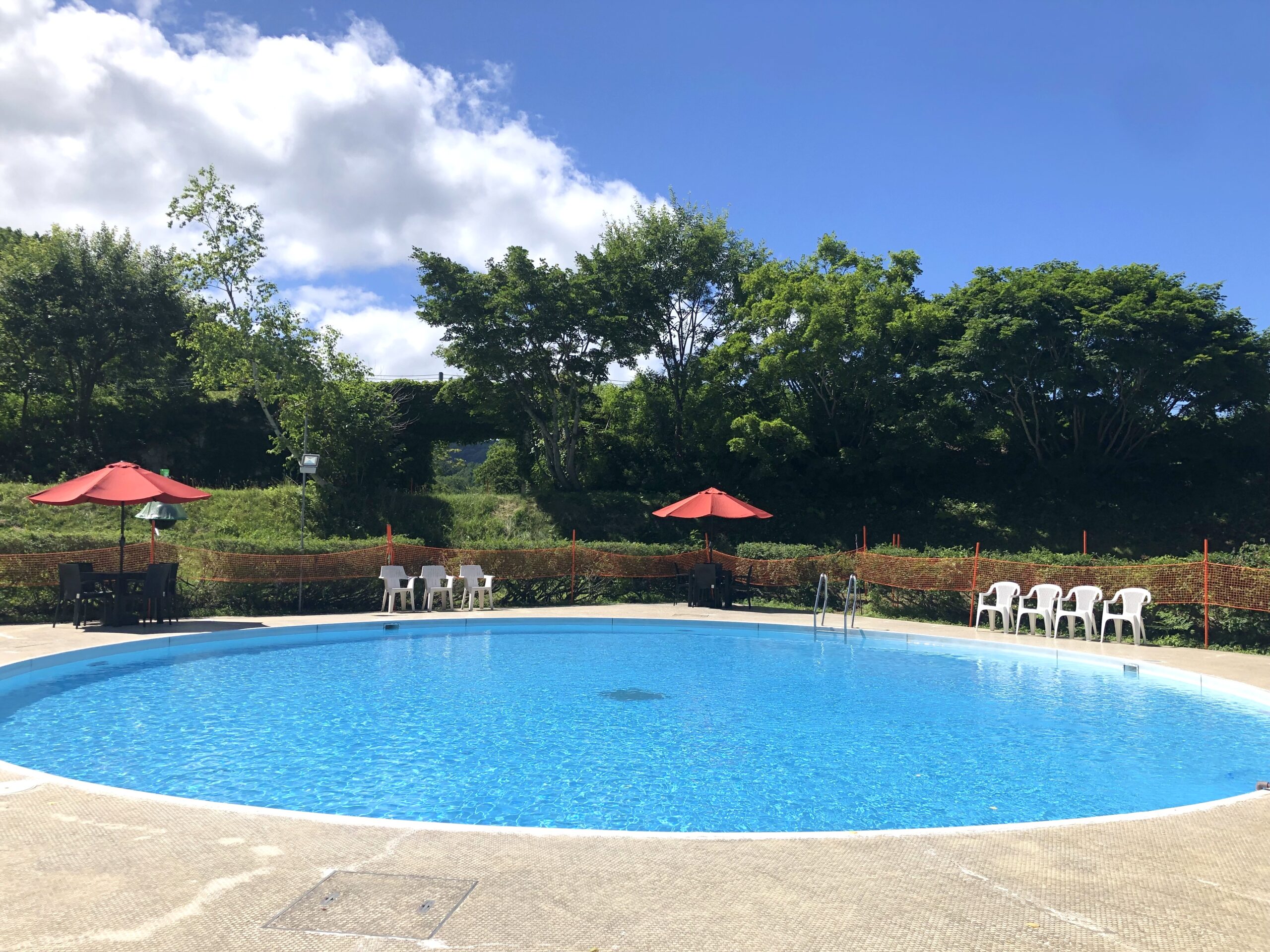 屋外温水プール
